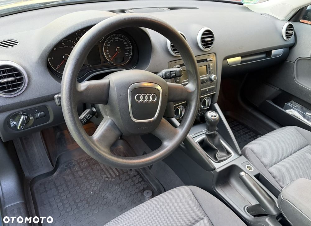 Audi A3 Sportback 2.0 TDI Ambiente - 8