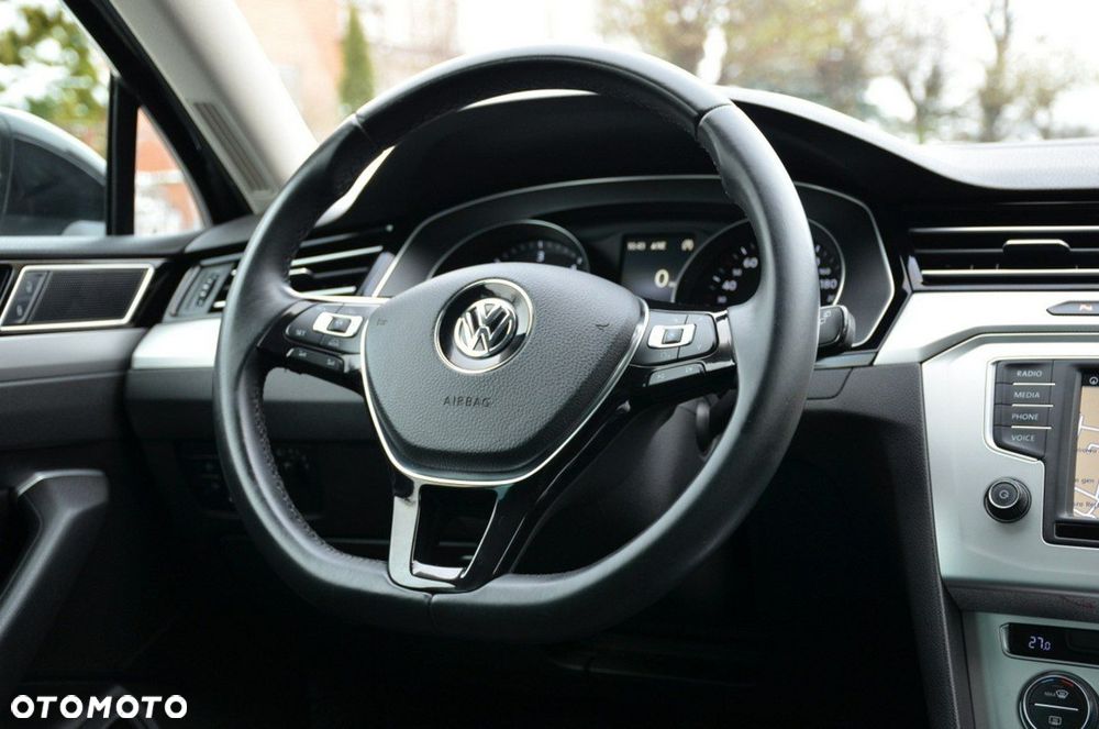 Volkswagen Passat - 29