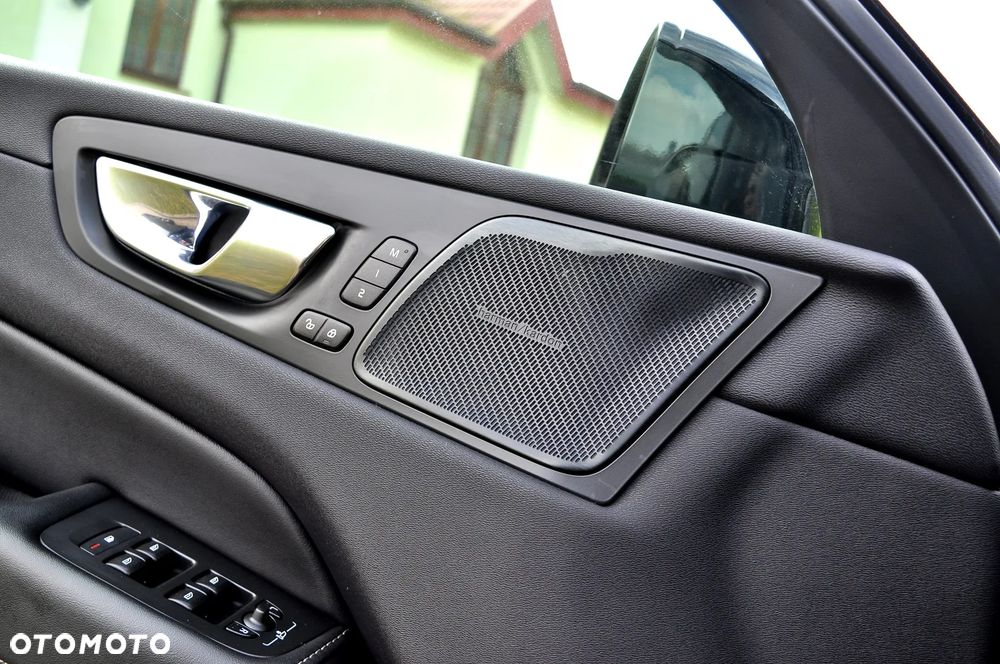 Volvo XC 60 T6 AWD Recharge Geartronic RDesign - 29
