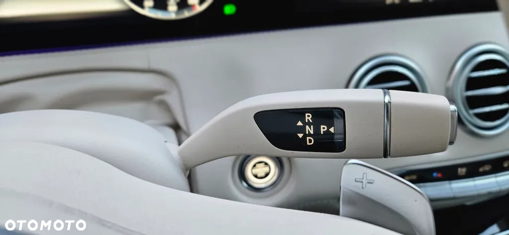 Mercedes-Benz Klasa S 560 Coupe 4-Matic 9G-TRONIC - 25