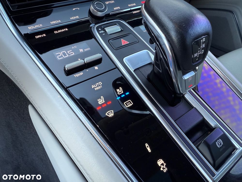 Porsche Panamera 4S Executive - 24