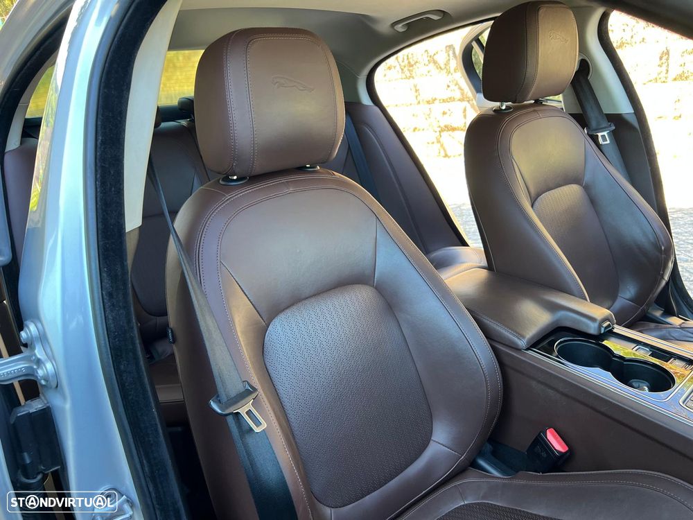Jaguar XE 20d Aut. Portfolio - 17