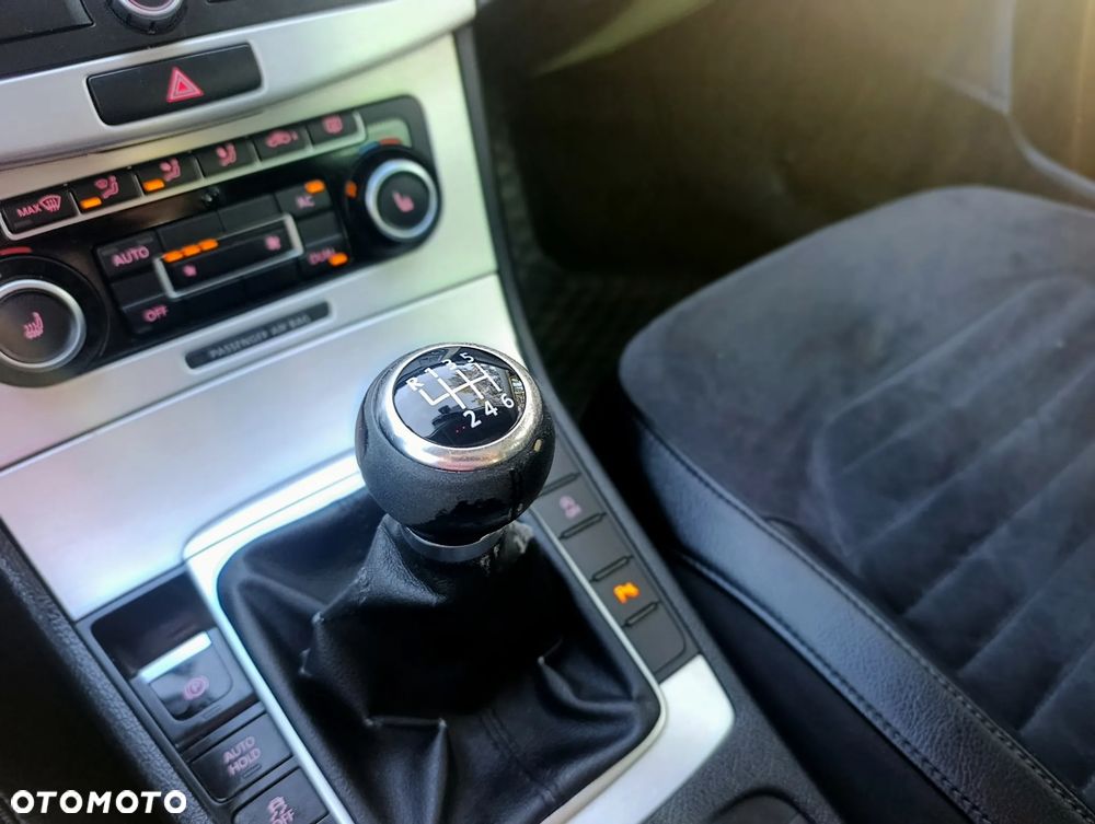 Volkswagen Passat - 25