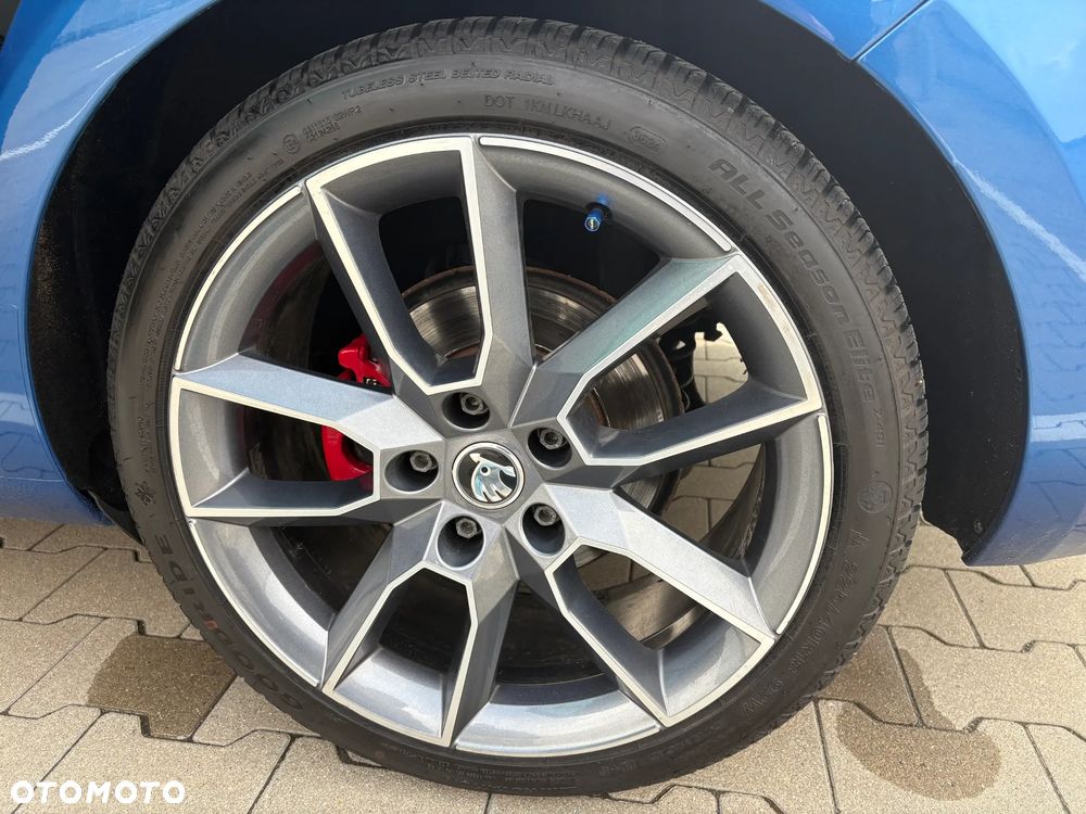 Skoda Octavia 2.0 TDI DSG RS - 22