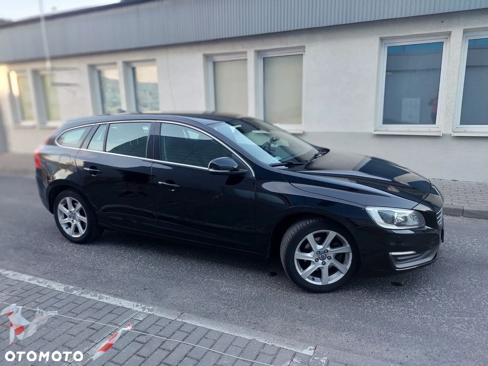 Volvo V60 T4 Momentum - 1