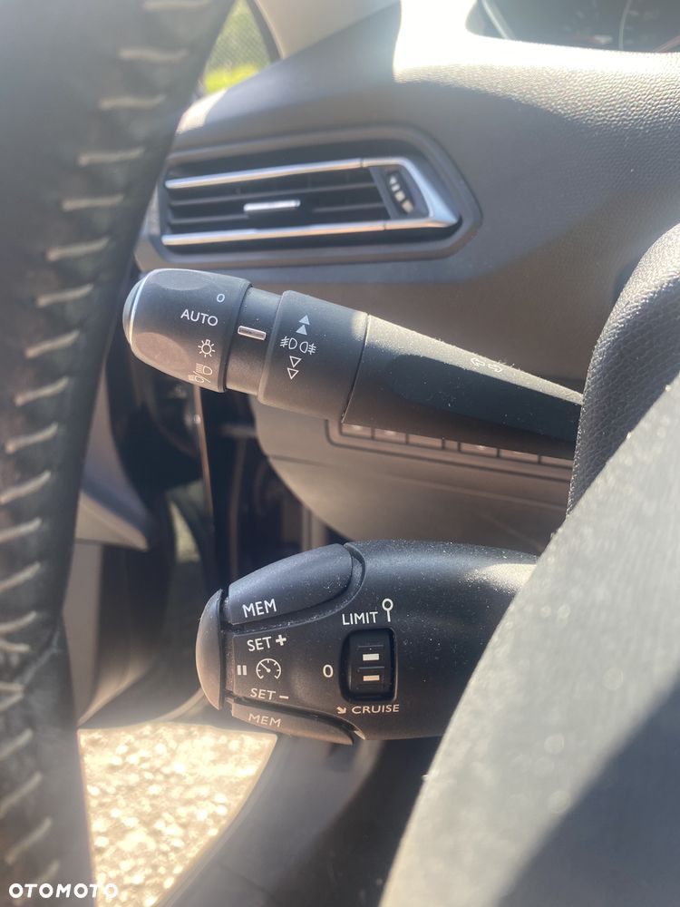 Peugeot 308 SW 1.2 PureTech Allure S&S - 20