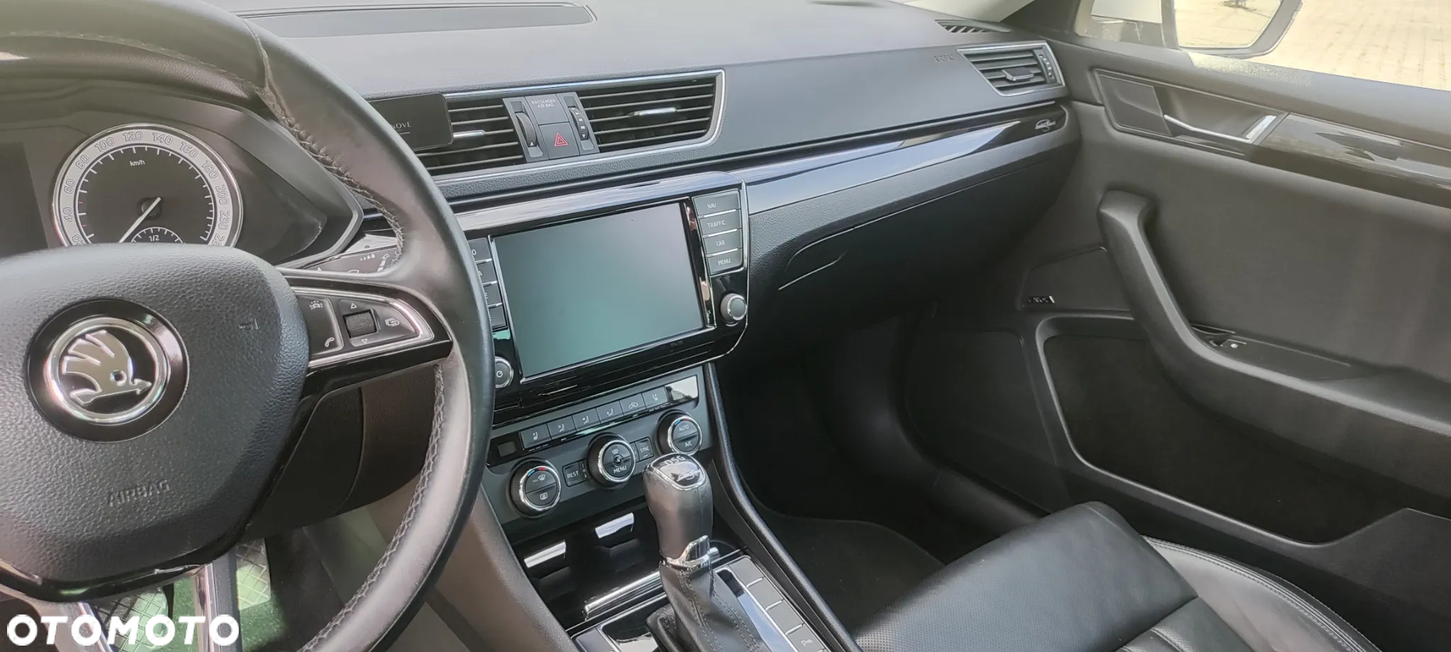 Skoda Superb 1.8 TSI L&K DSG - 28