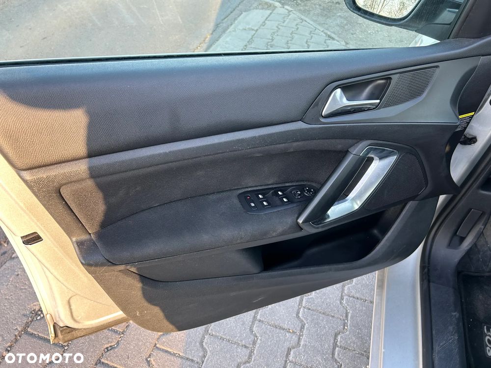 Peugeot 308 - 8