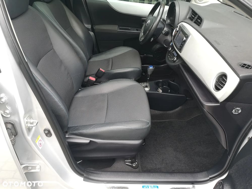Toyota Yaris Hybrid 100 Premium - 29