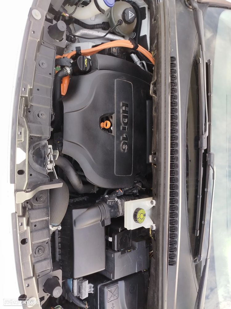 Peugeot 3008 2.0 HDi Hybrid4 - 7