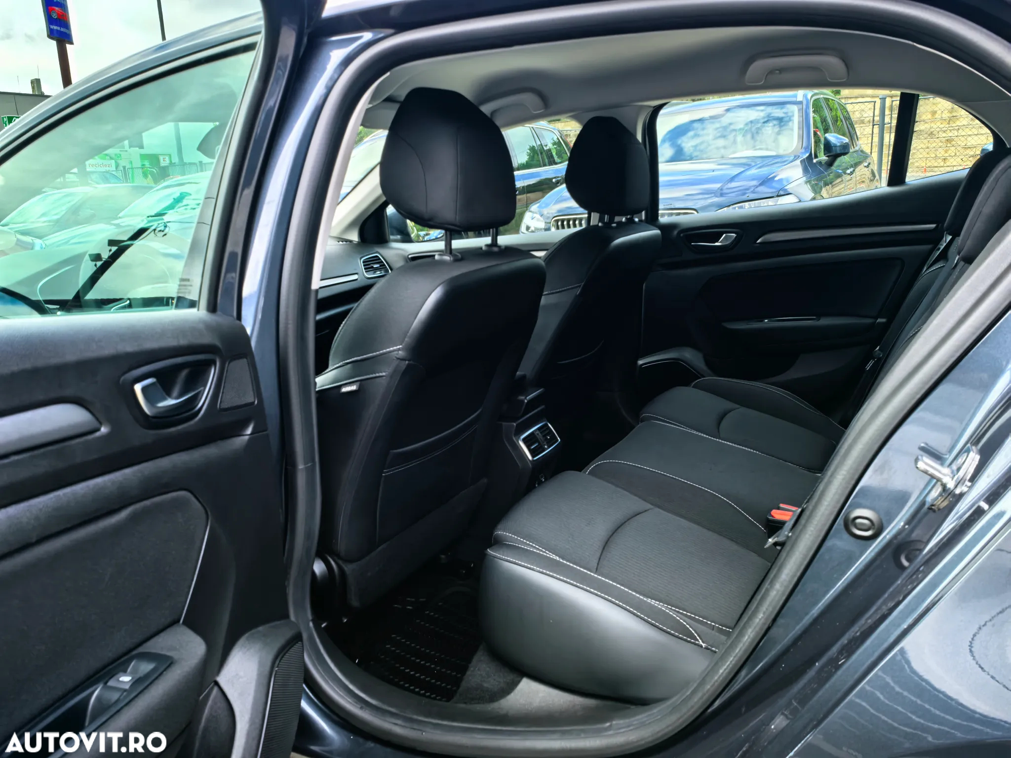 Renault Megane BLUE dCi 115 EDC BUSINESS EDITION - 14