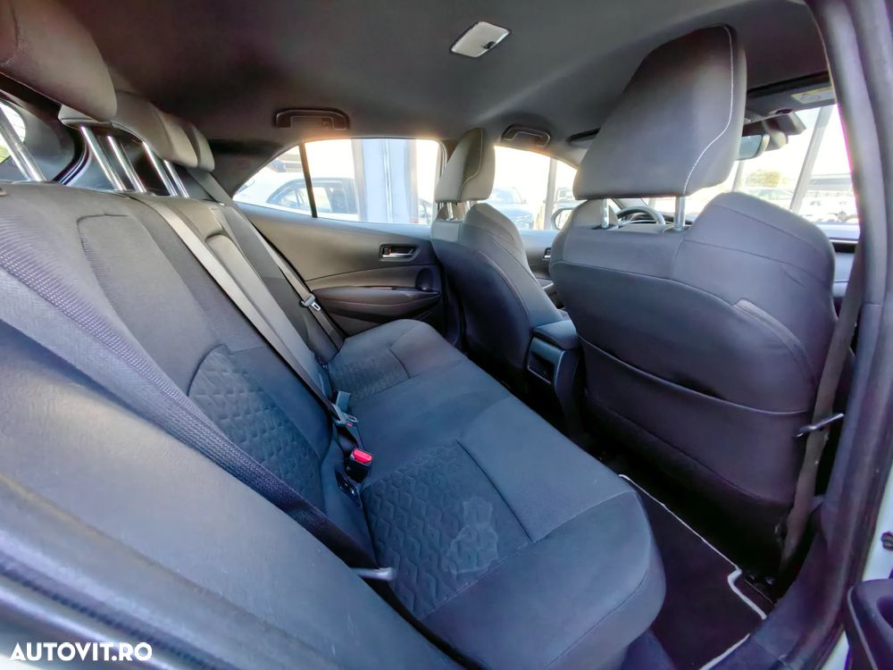 Toyota Corolla 1.8 HSD Business - 8