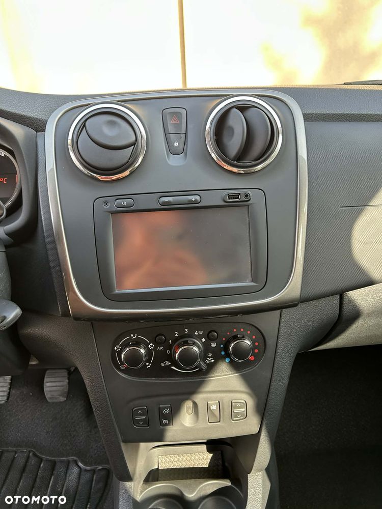 Dacia Sandero - 8