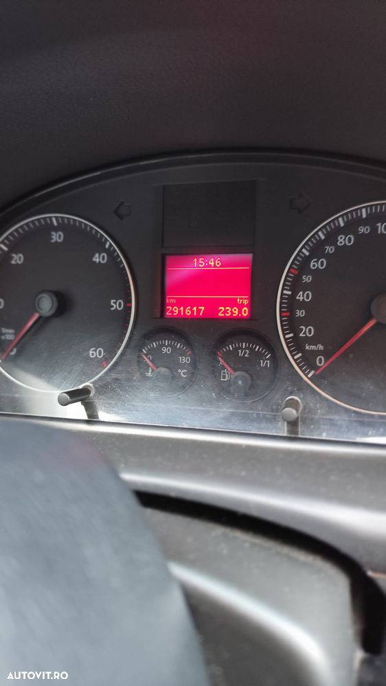 Volkswagen Touran - 4