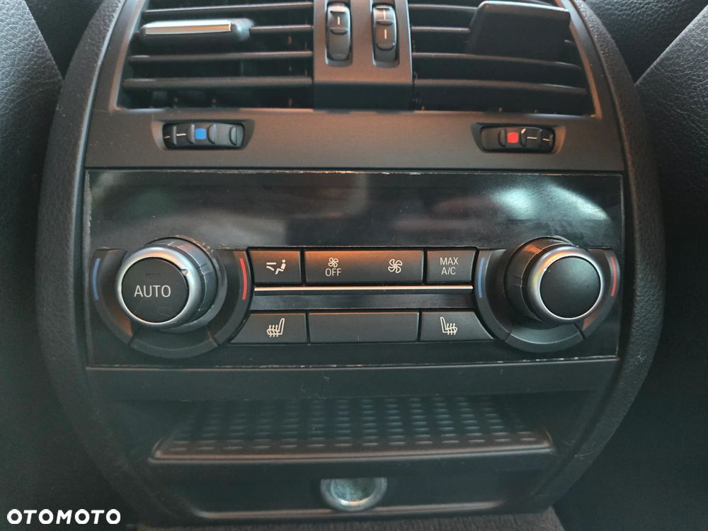 BMW Seria 5 530d xDrive Sport-Aut Luxury Line - 16