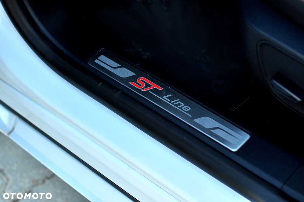 Ford Kuga 1.5 EcoBoost FWD ST-Line X - 16