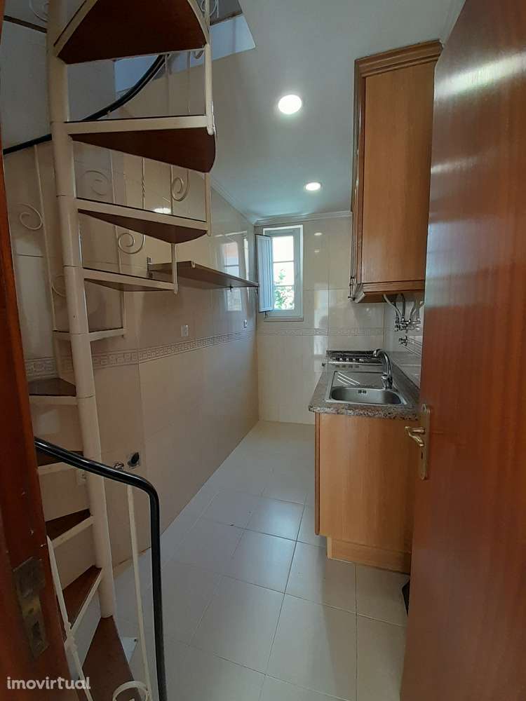 T2 Duplex com Segurança em Estrela, Lisboa - Grande imagem: 5/16