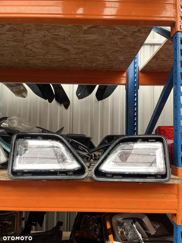 Komplet halogenow dachowych Scania ngs