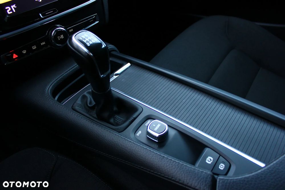 Volvo V90 D3 Momentum - 27
