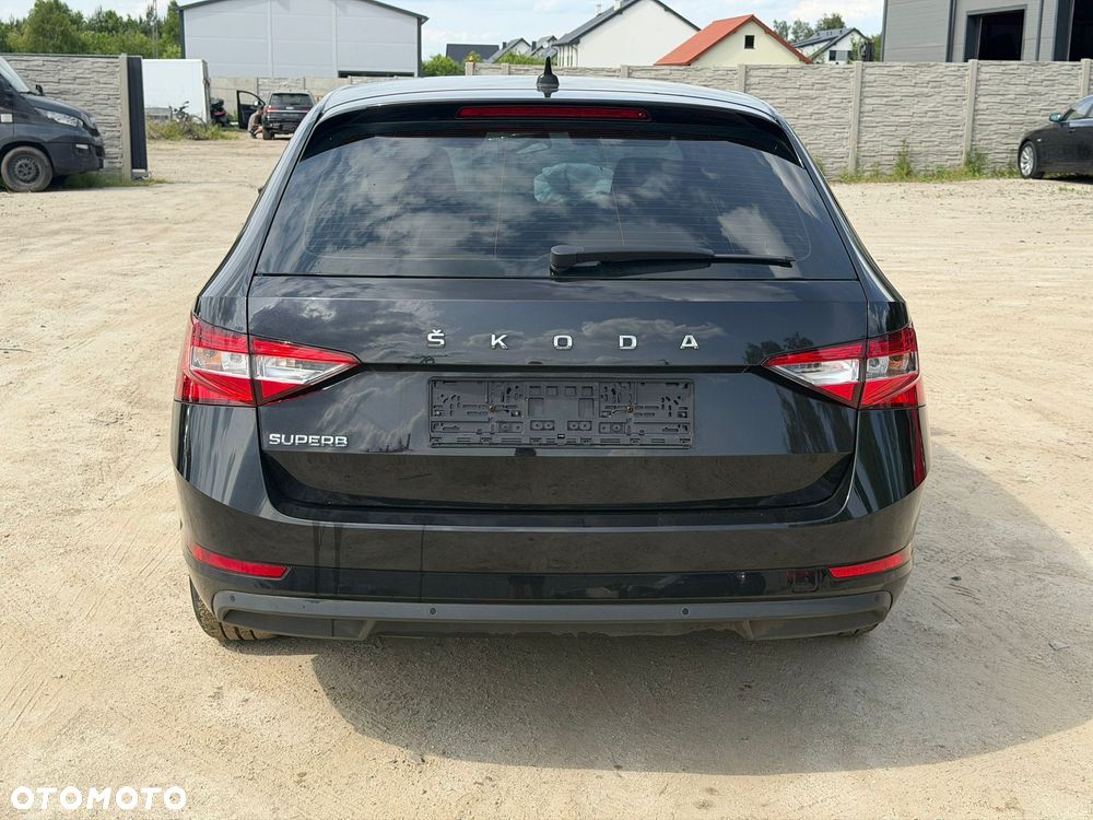 Skoda Superb 2.0 TDI Premium Edition - 31
