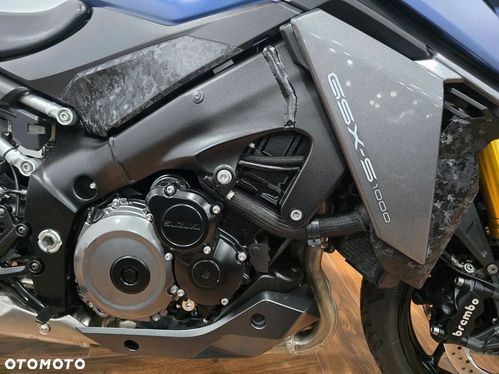 Suzuki GSX - 11
