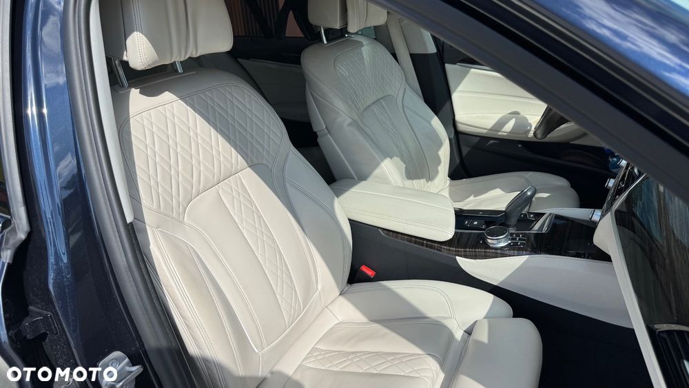 BMW Seria 5 540i Luxury Line sport - 32