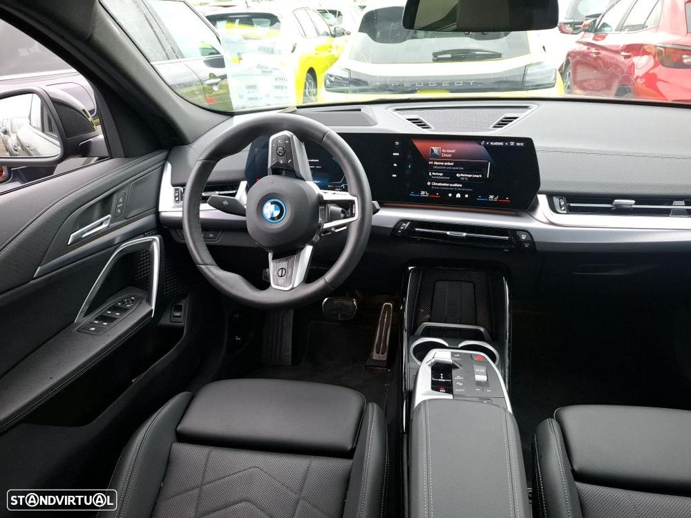BMW iX2 eDrive20 Pack Desportivo M - 4