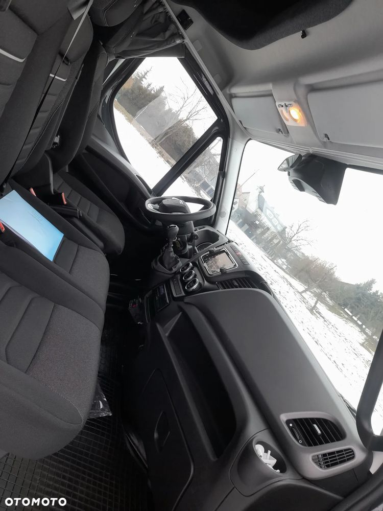 Iveco DAILY 70C18 72C18 --NOWY-- dmc 7,2T 180Koni MROŹNIA -20+30 ZASILANIE ZEWNETRZNE chłodnia kontener SYPIALNIA  model PRZED liftingiem!!! bez radarów bez wagi!!! POLSKI SALON -- NOWY-- GWARANCJA-- - 17