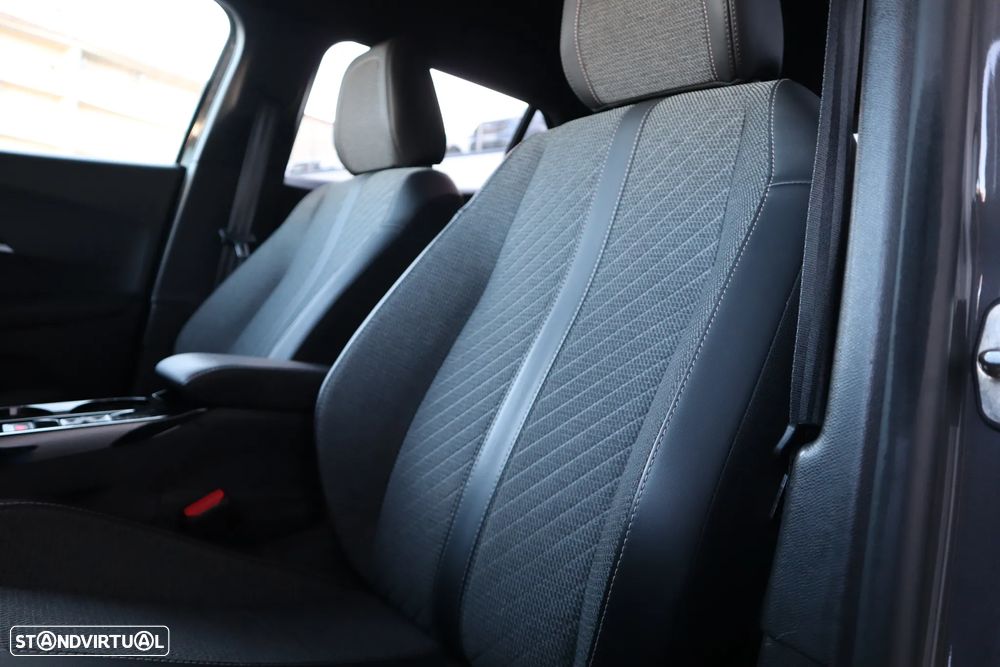 Peugeot 2008 PureTech 130 EAT8 Allure - 13