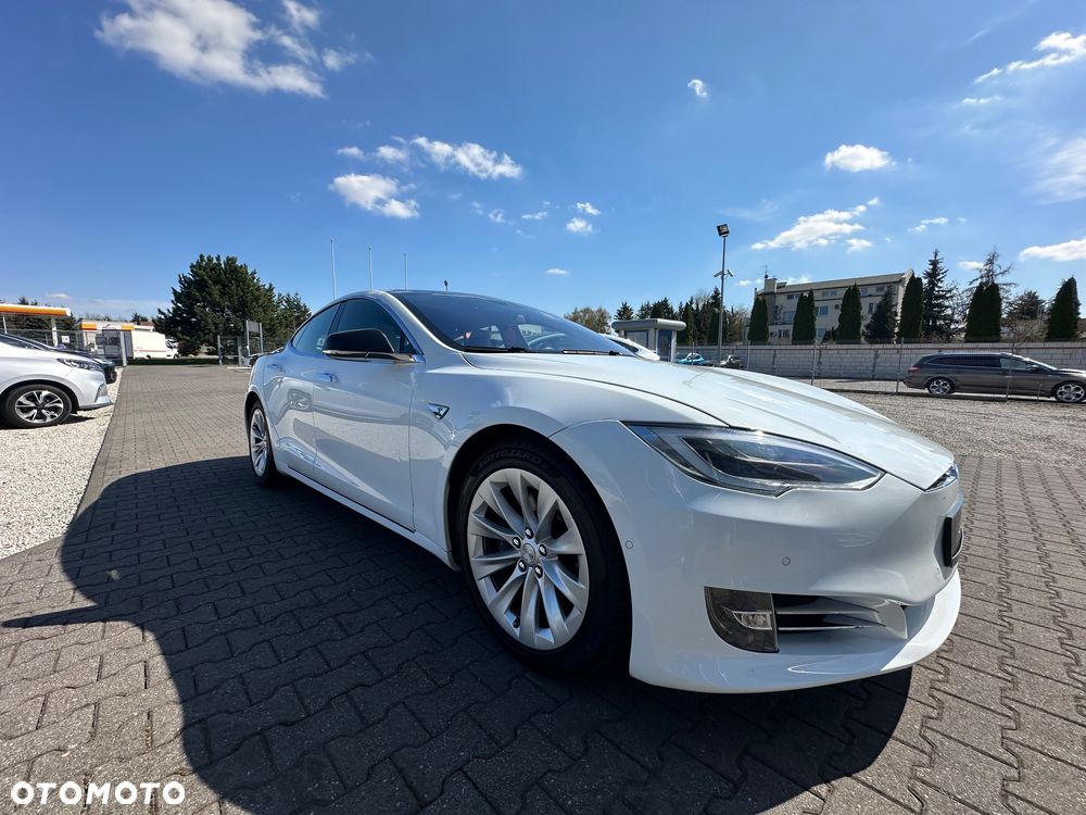 Tesla Model S 90 D - 10