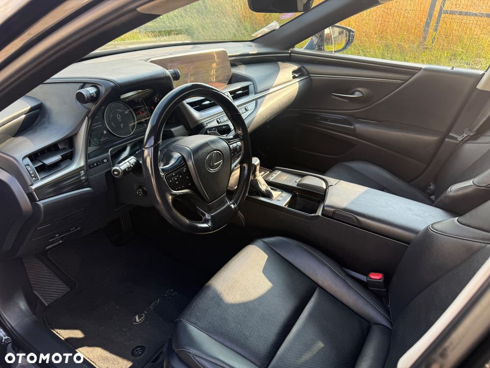 Lexus ES 300h Business Edition + - 26