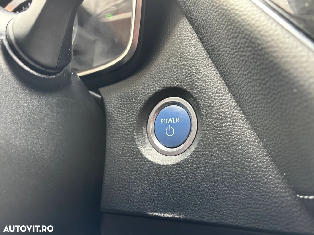 Toyota Corolla 1.8 HSD Business - 32