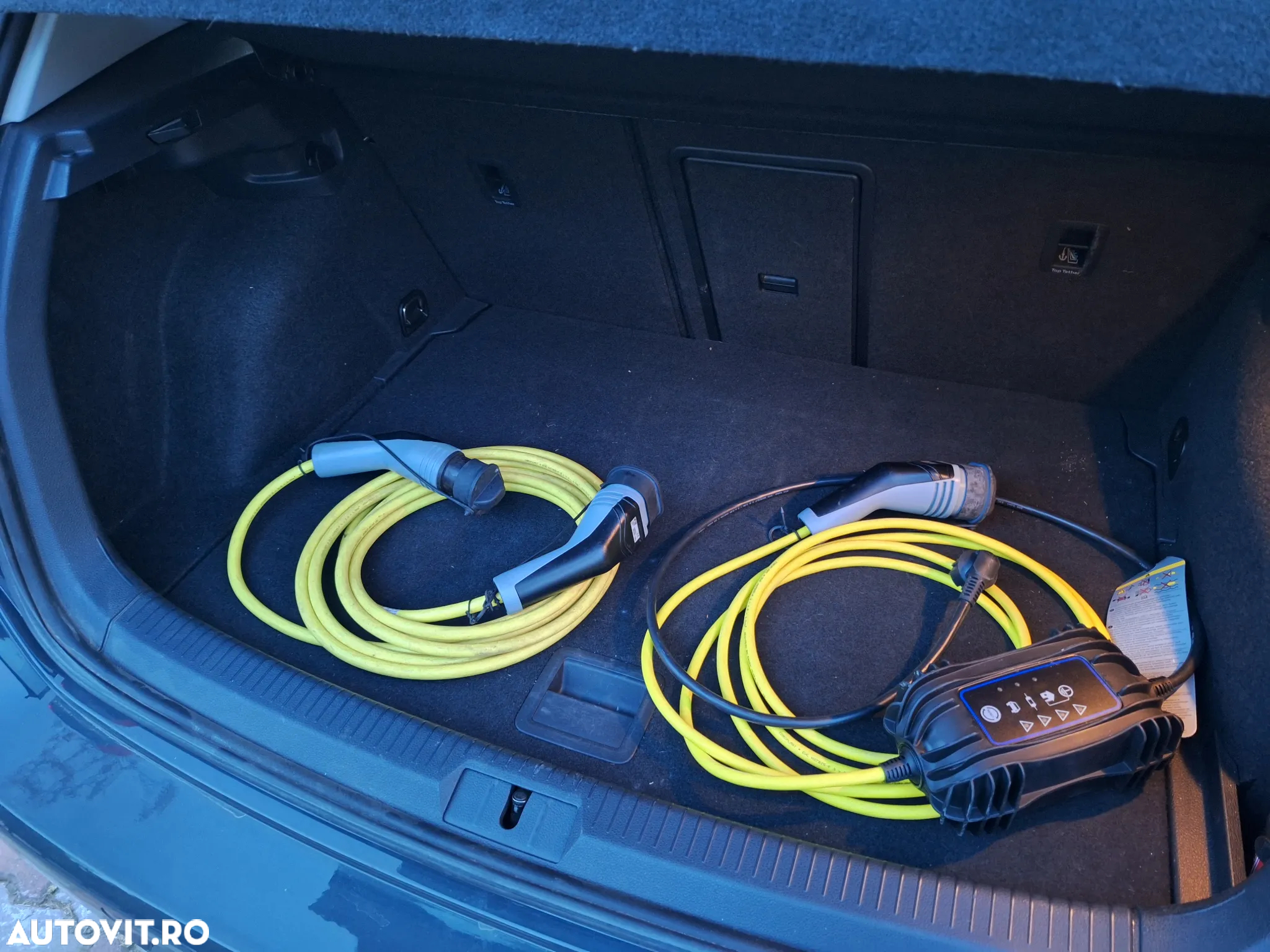 Volkswagen e-Golf - 11