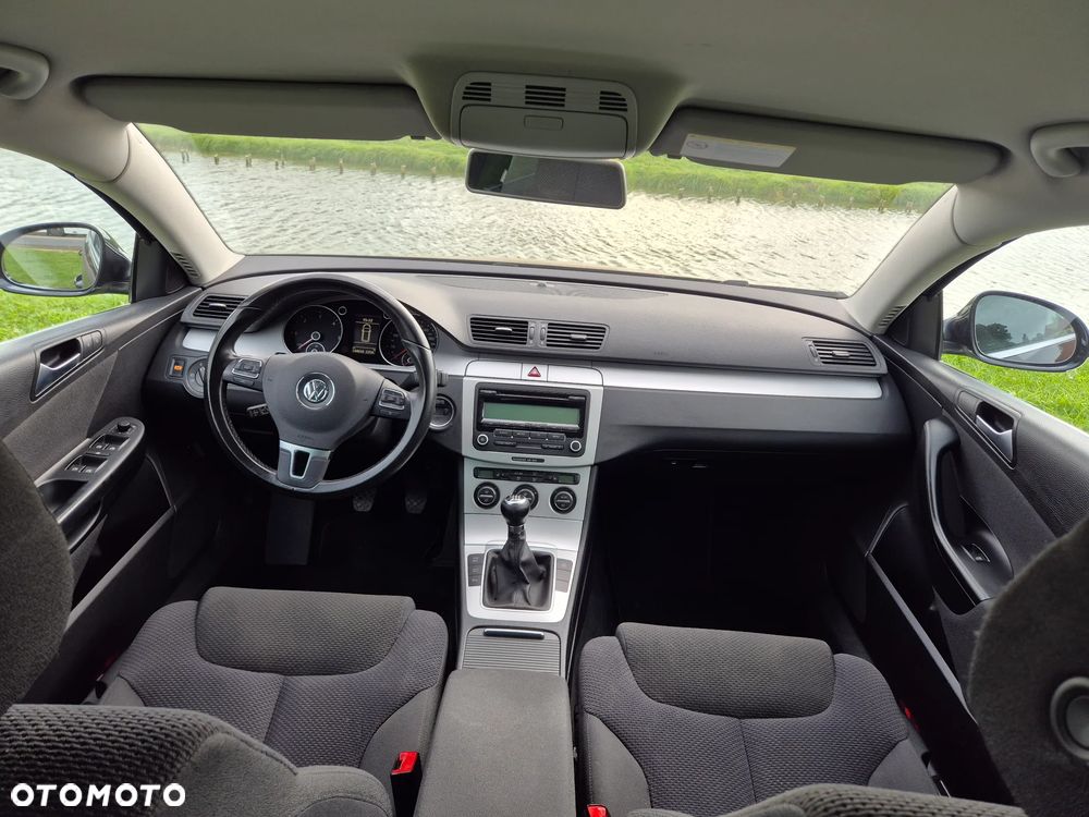 Volkswagen Passat 2.0 TDI DPF BlueMotion Technology Comfortline - 40