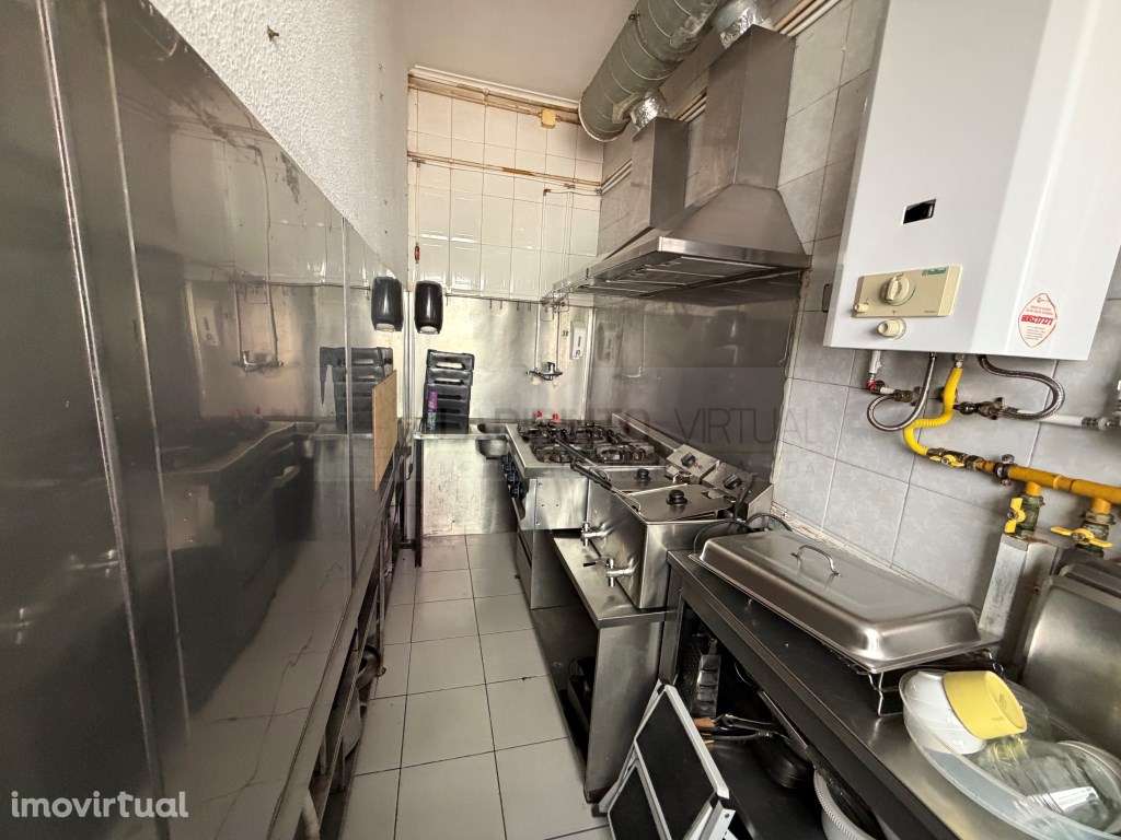 Vende-se excelente Loja com saída de fumos, perto Parque Central, n... - Grande imagem: 4/12