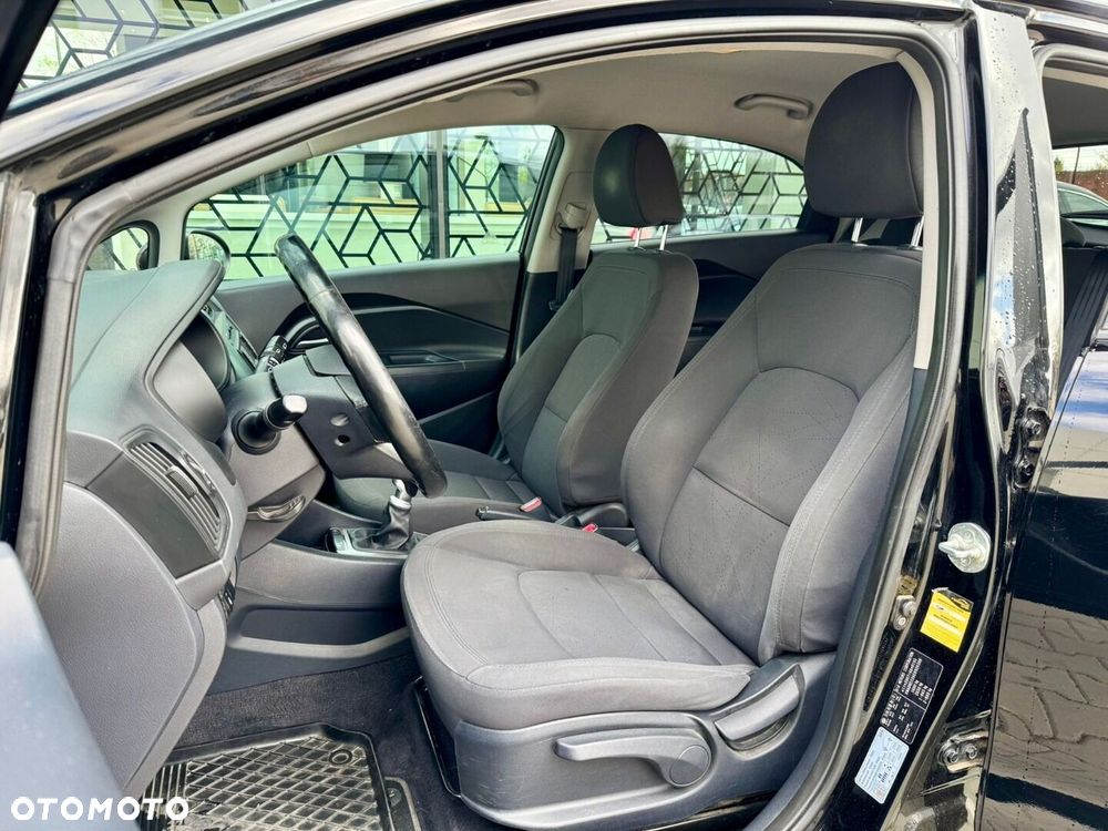 Kia Rio 1.4 M - 6