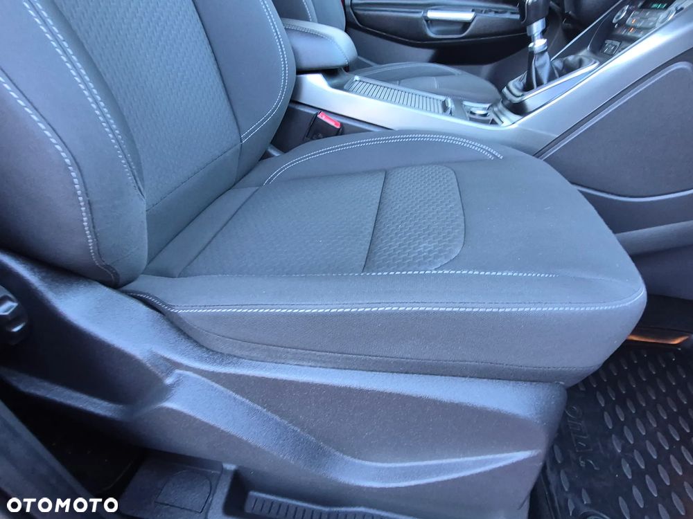 Ford Kuga - 25