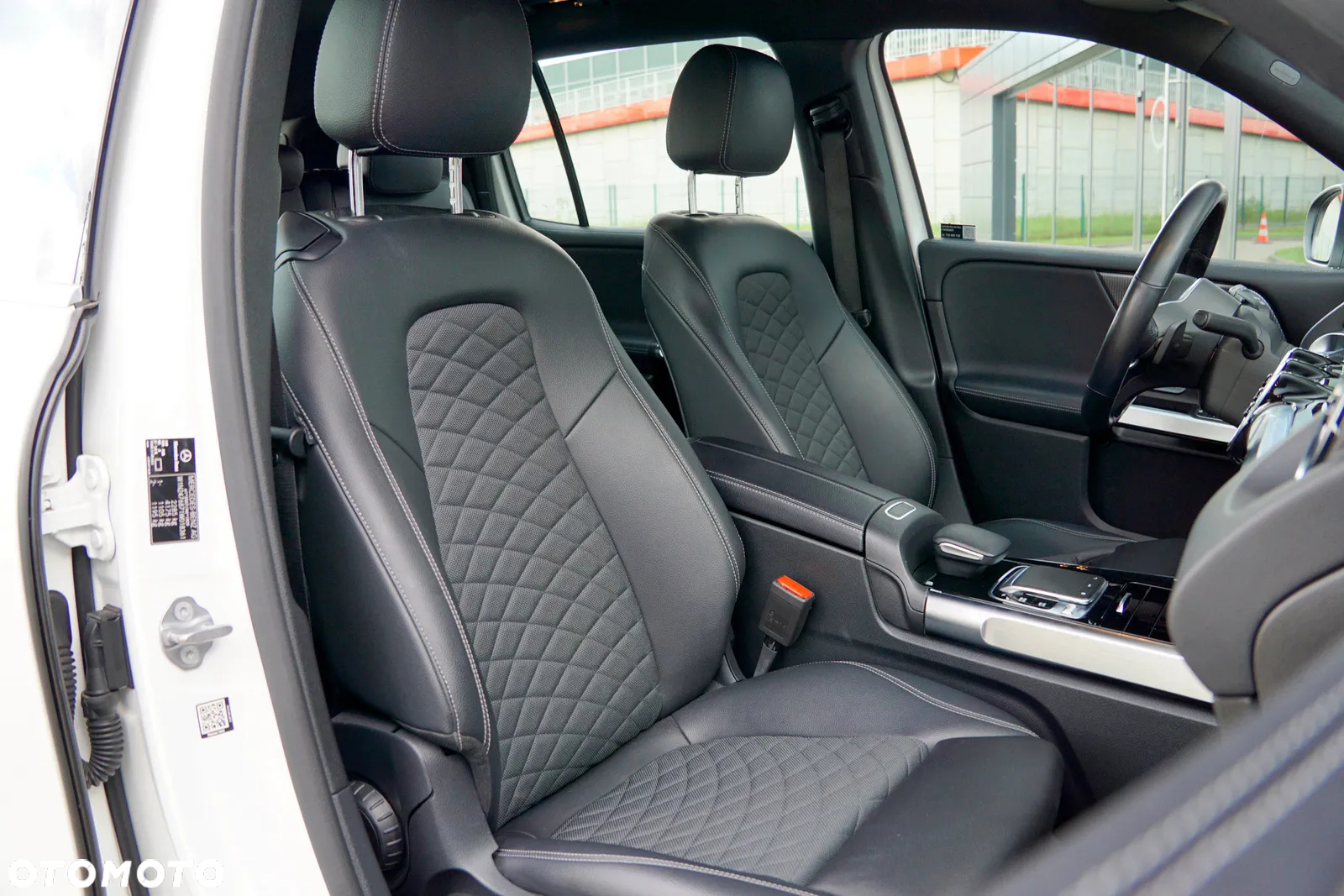 Mercedes-Benz GLB 200 7G-DCT Progressive - 25