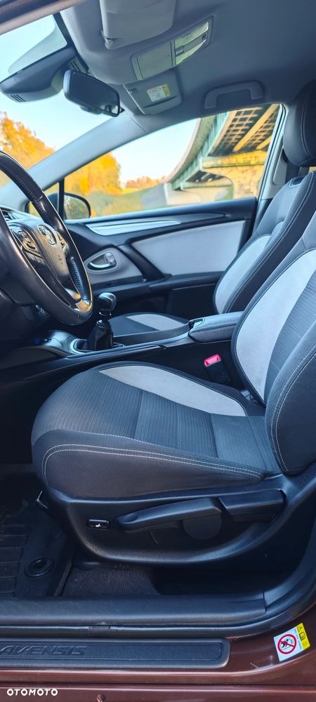Toyota Avensis 2.0 D-4D Prestige - 19