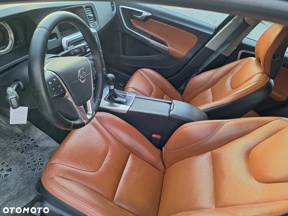 Volvo V60 T3 Momentum - 14
