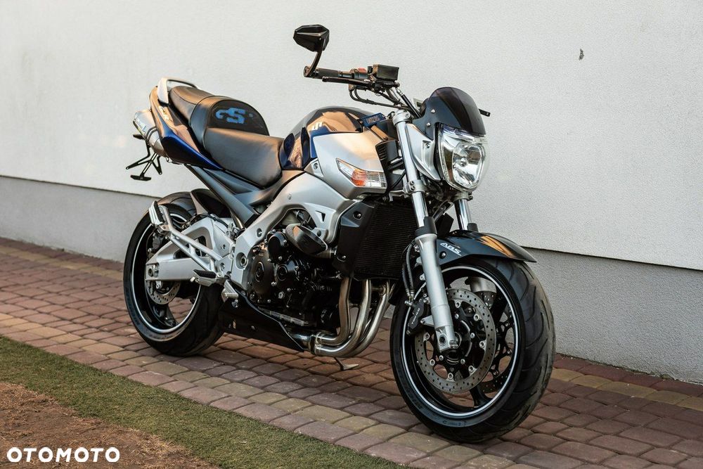 Suzuki GSR - 1