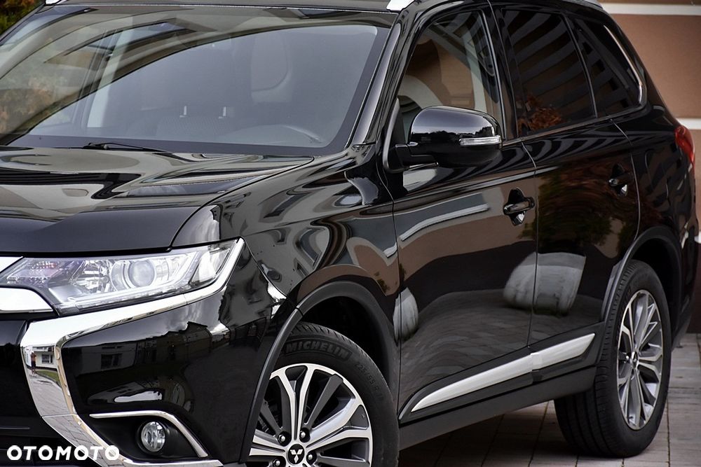 Mitsubishi Outlander 2.0 Invite + 2WD - 10