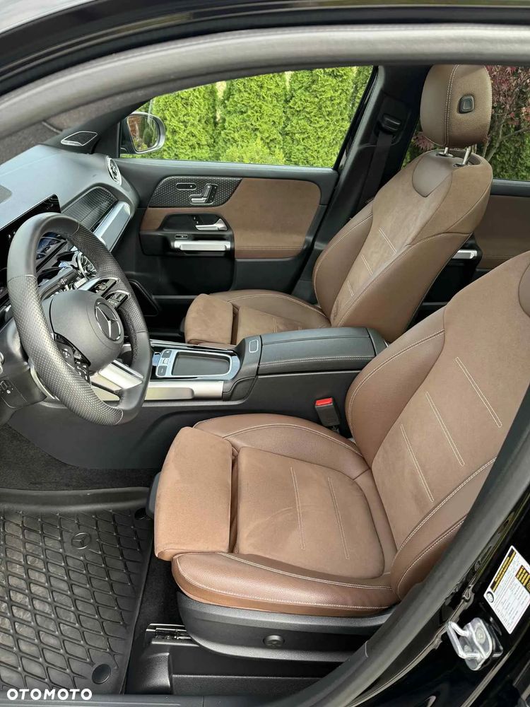 Mercedes-Benz GLB 250 4-Matic AMG Line 8G-DCT - 8