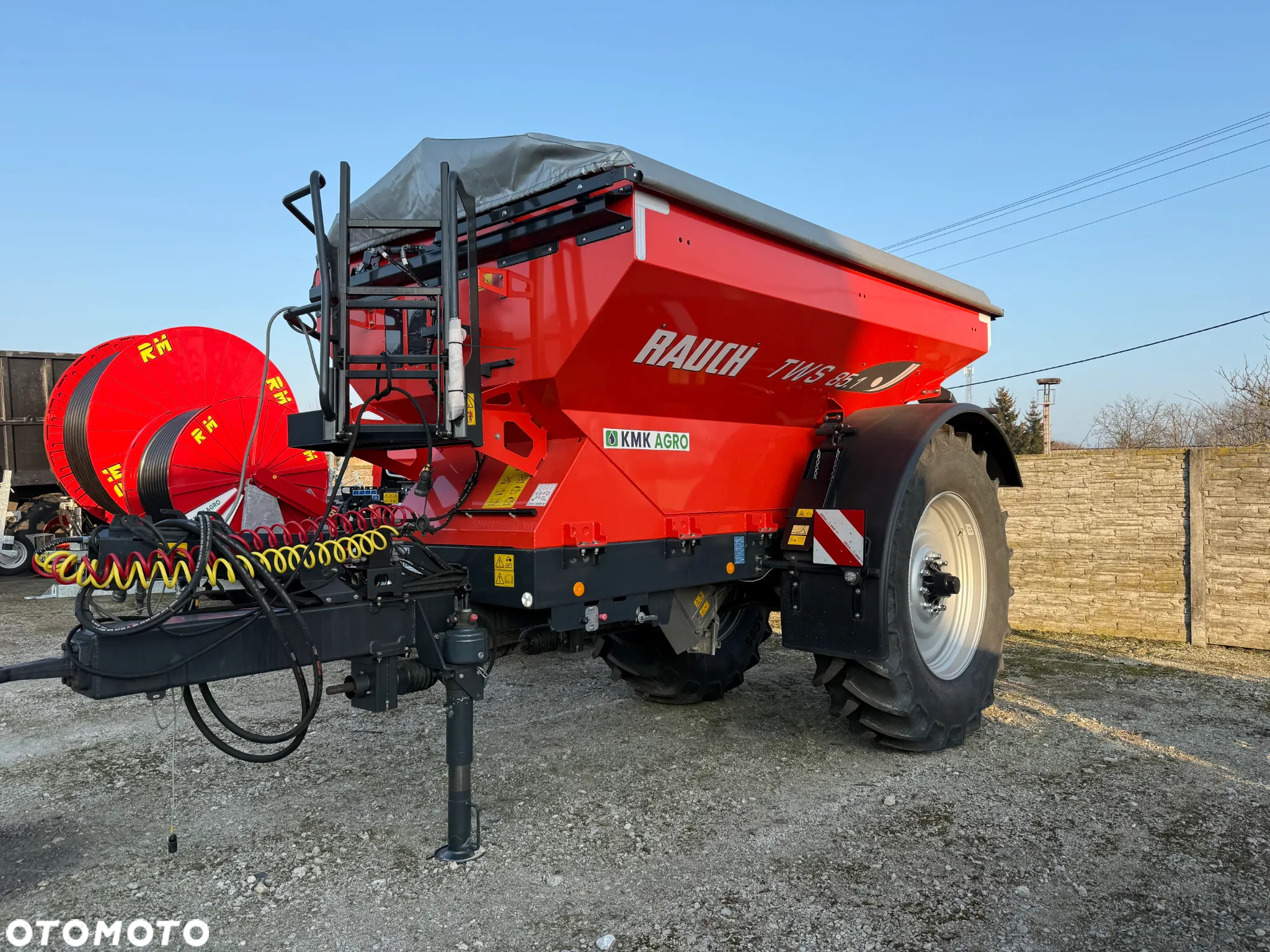 Kuhn Rozsiewacz przyczepa KUHN RAUCH TWS 85.1 - 9