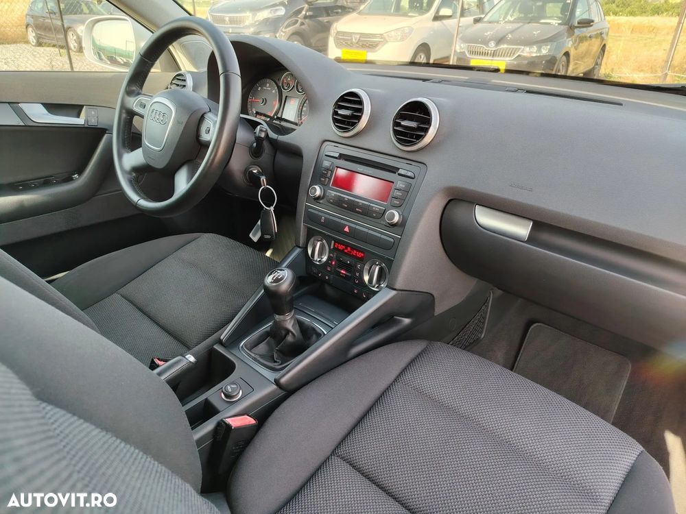 Audi A3 Sportback 1.6 TDI Ambiente - 9