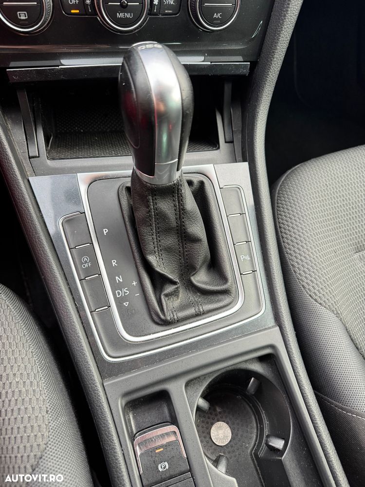 Volkswagen Golf - 14