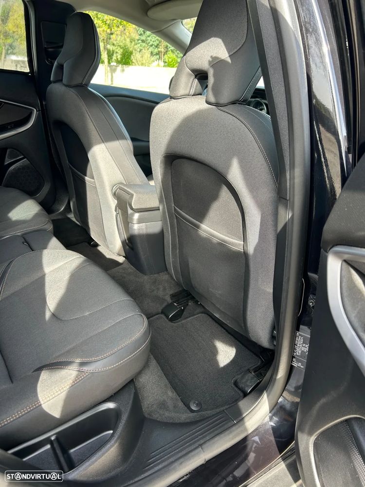 Volvo V40 Cross Country - 12