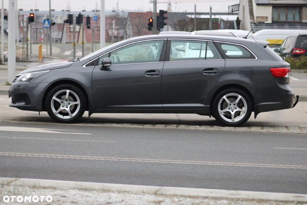 Toyota Avensis 1.6 Business Edition - 13