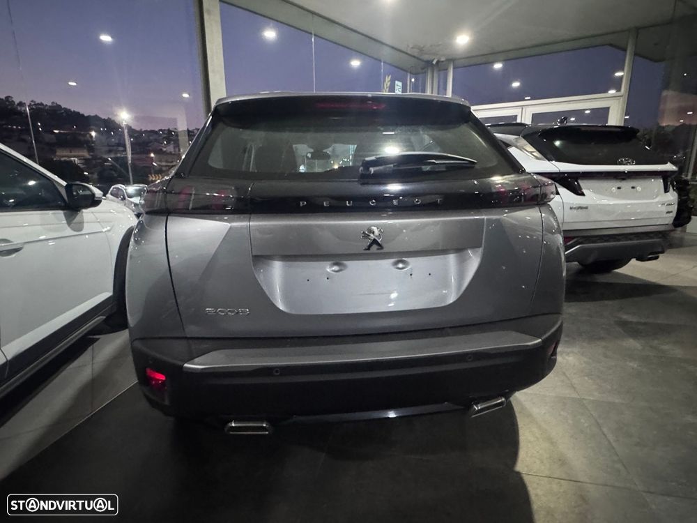 Peugeot 2008 1.2 PureTech Active EAT8 - 10