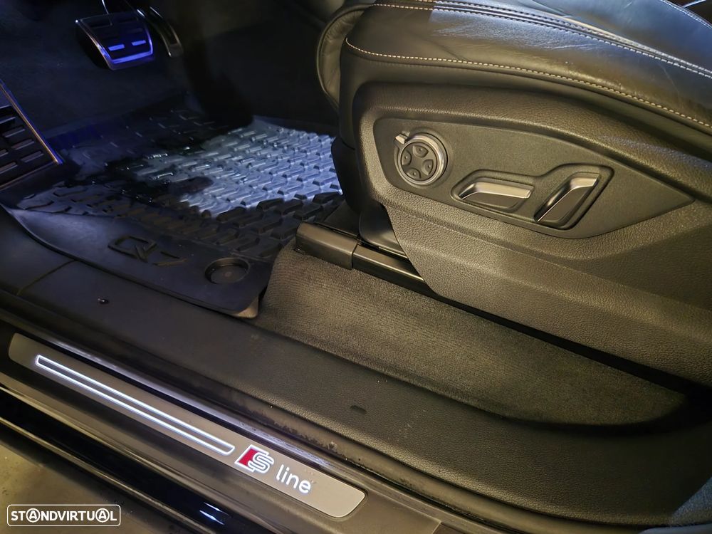 Audi Q7 3.0 TDI quattro S-line Tiptronic 7L - 25